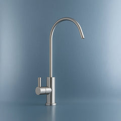 Der 1 Weg Wasserhahn Aquarius von misterwater für gefiltertes Trinkwasser: Auf blauem Hintergrund