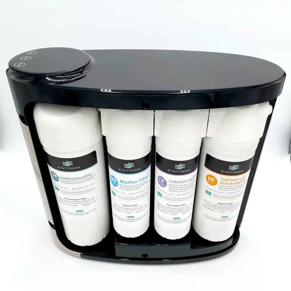 Die geöffnete Entron F-Serie Osmoseanlage in Seitenansicht