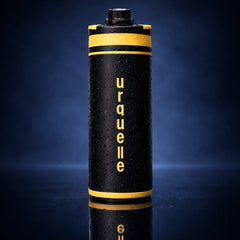 Urquelle Filterflasche in Blauem Hintergrund