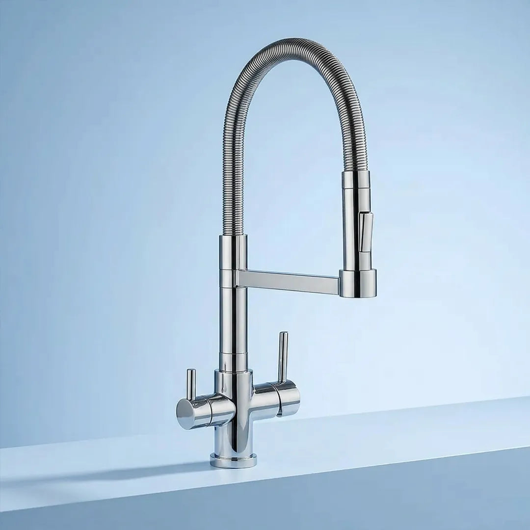 Der ALTEA Dreiwegehahn aus Edelstahl für Osmoseanlage und Wasserfilter von misterwater: Auf blauem Hintergrund