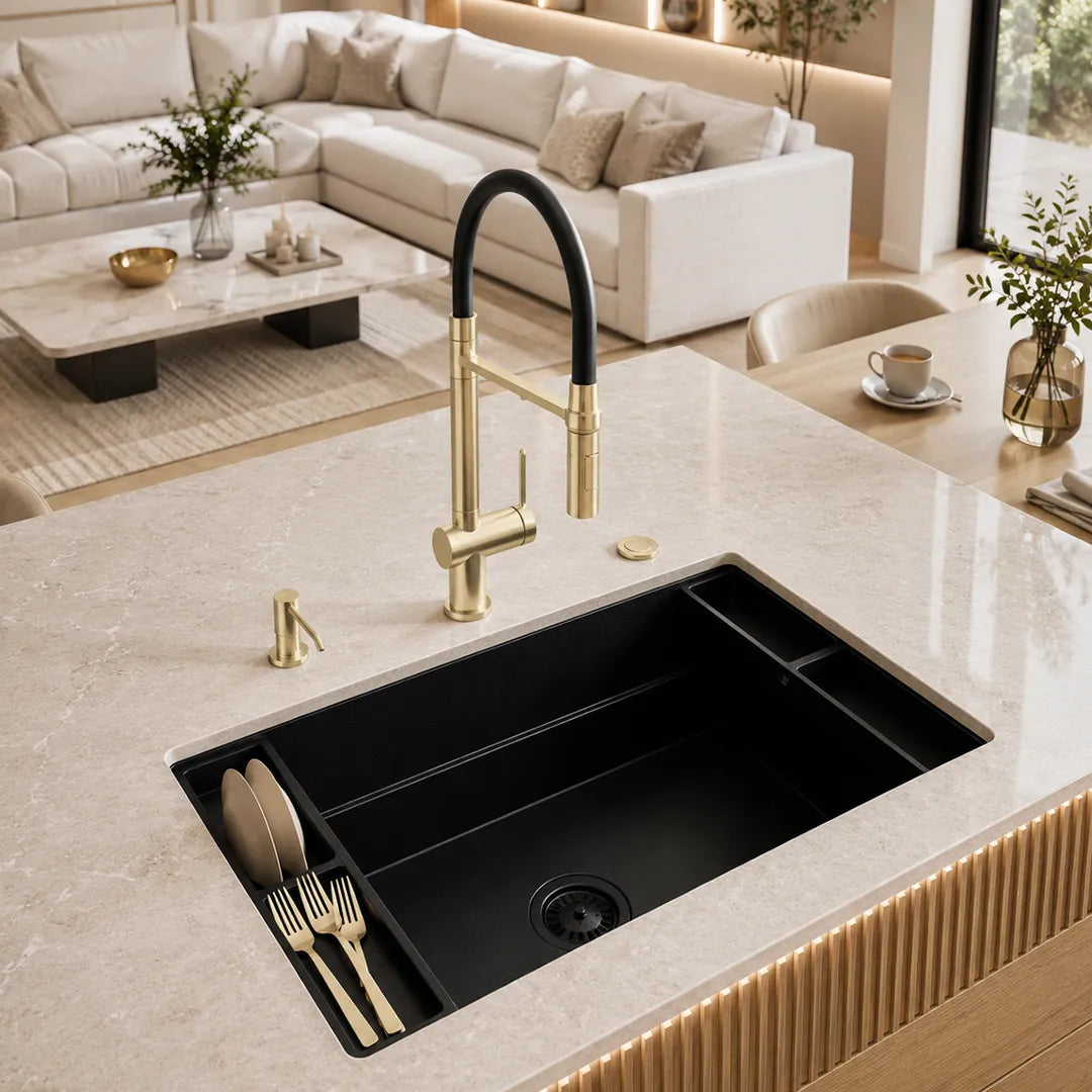 Alvito 3 Wege Wasserhahn U Auslauf aus Edelstahl in Gold - präsentiert in einer Küche