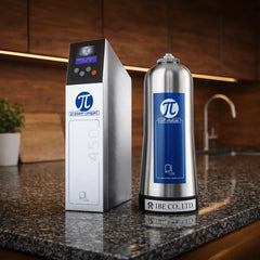 Pi Power Compact 450 Untertisch Osmoseanlage mit Special Pi Cell Vitalizer in Küche auf Granitplatte stehend