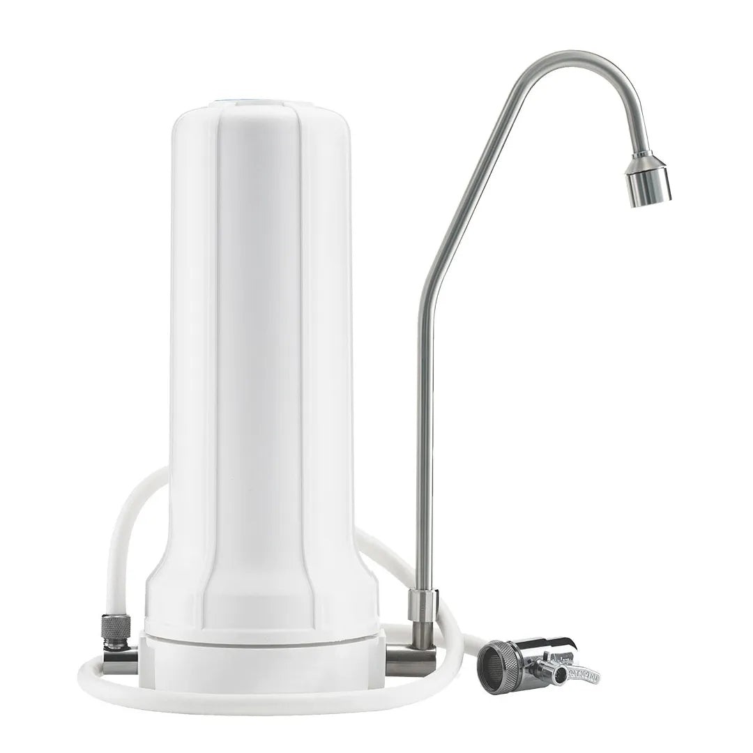 Der Alvito Auftischfilter Pro Wasserfilter mit Edelstahl Auslauf präsentiert als Freisteller