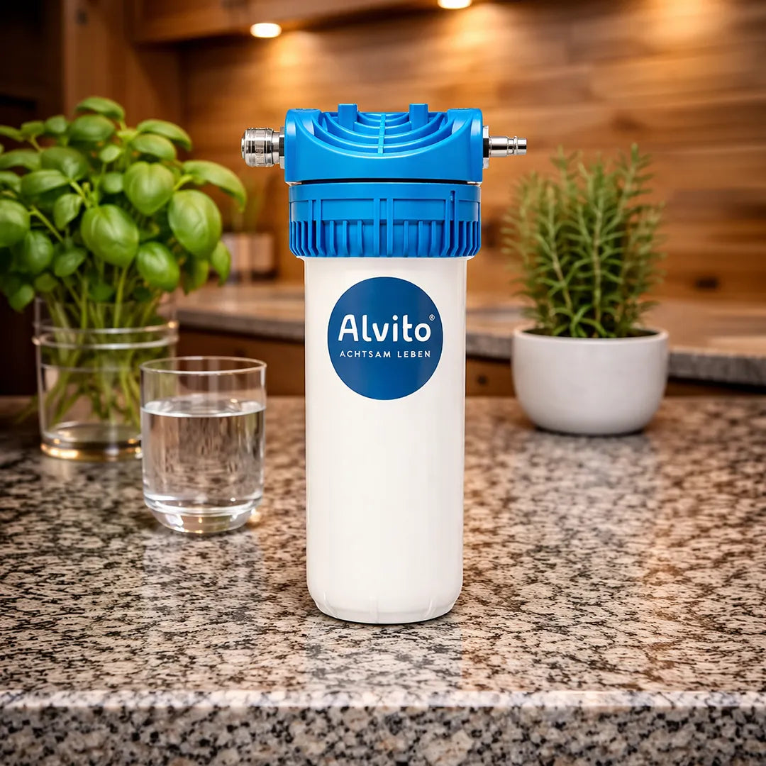 Der Alvito Einbaufilter Basic 2.2 Untertisch Wasserfilter präsentiert in einer Küche