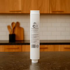 Der Arktisquelle Osmose Ersatzfilter CI-Adsorptionsfilter (Ersatzfilter Stufe 2) für deinen Wasserfilter: stehend in einer warmen Küche