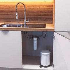 Evodrop Evodrink Quickchange Aktivkohlefilter in Weiß installiert als Untertisch Wasserfilter unter Küchenspüle