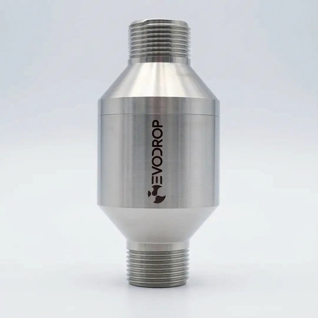 Evodrop EVOtransform Wasser-Verwirbler für das Hauswasser stehend präsentiert als Freisteller