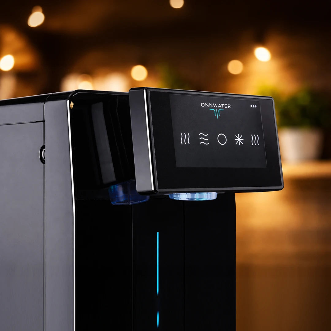 Der Frizz On Wasserfilter von Jomi: Auftisch Osmoseanlage mit Sprudelfunktion - Display im Fokus