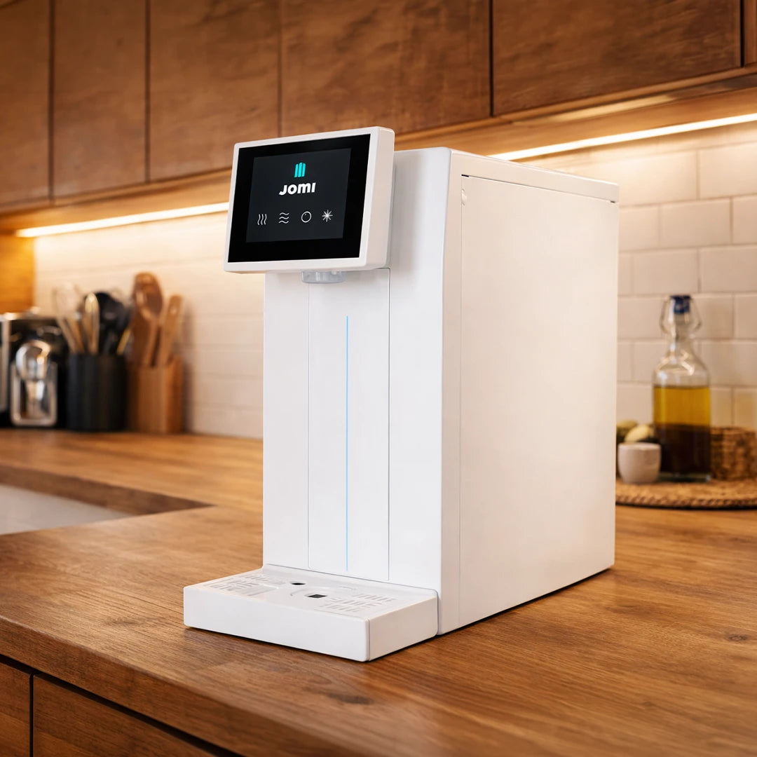 Der Frizz On Wasserfilter von Jomi: Weiße Auftisch Osmoseanlage mit Sprudelfunktion 