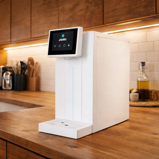 Der Frizz On Wasserfilter von Jomi: Weiße Auftisch Osmoseanlage mit Sprudelfunktion 