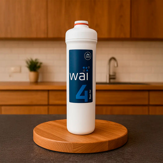 Maunawai Ersatzfilter Stufe 4 (PI-Filter) für PiConnect wai - stehend in einer warmen Küche