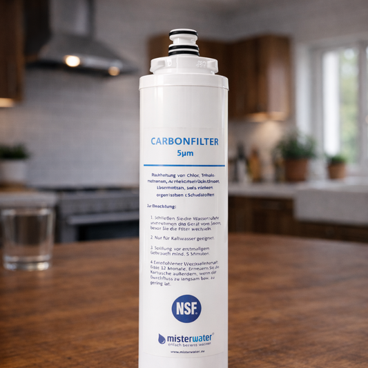 Misterwater Ersatzfilter: Aktivkohlefilter für die Arctica präsentiert in einer Küche