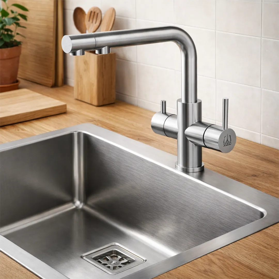 VIZIO 3 Wege Wasserhahn mit ausziehbarer Brause aus Edelstahl gebürstet: Modell VZFX015080 in der Küche